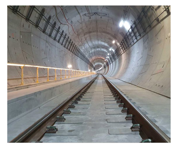 (a) Slab track in tunnel