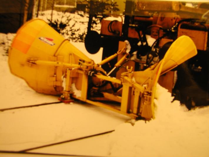 (B) Trailing snow plough